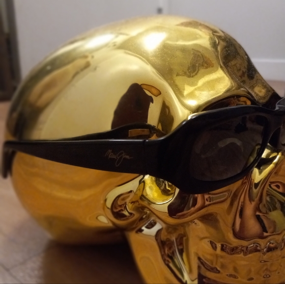 2 Maui Jim's 1 Givenchy Sun glasses - Picture 14 of 16